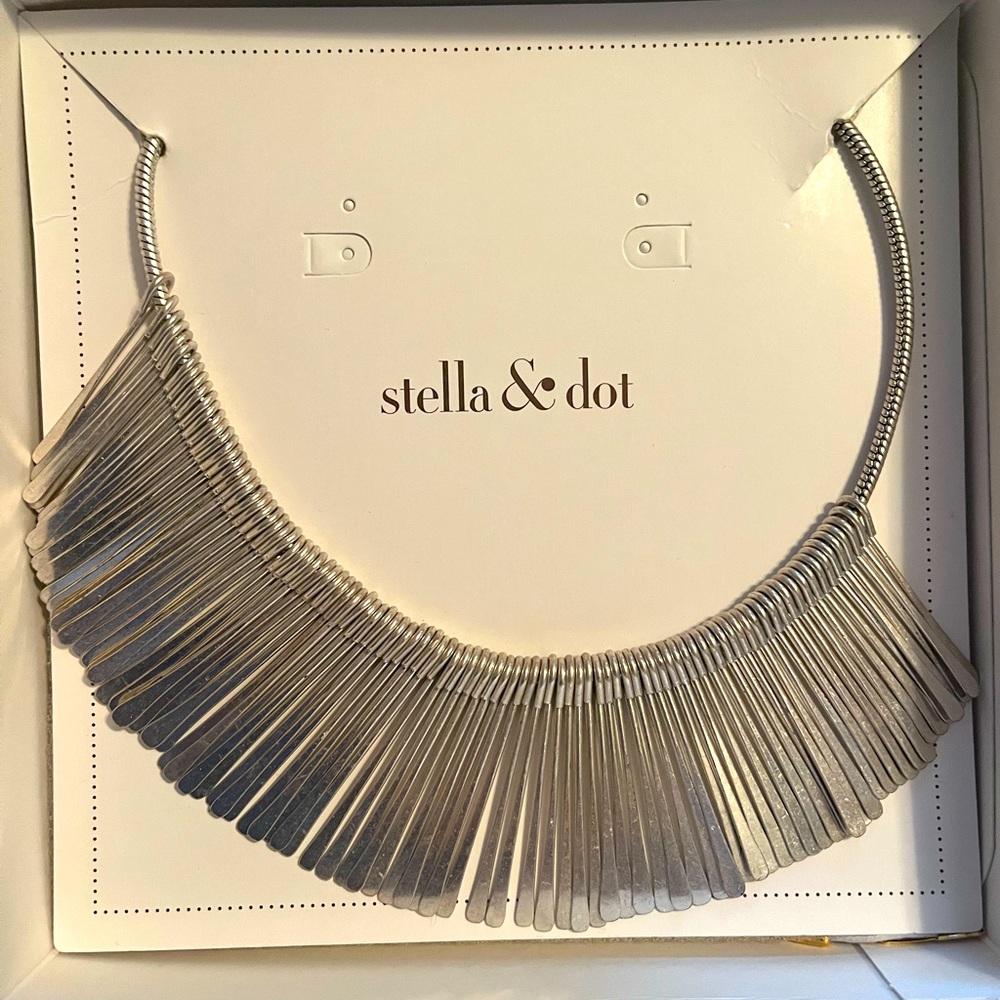 Stella and Dot essential fringe necklace